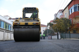 Sıcak Asfalt ve Kilit Taş Yol Çalışmaları Devam Ediyor